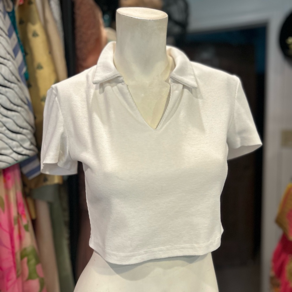 White Collared Crop - Picture 2 of 7
